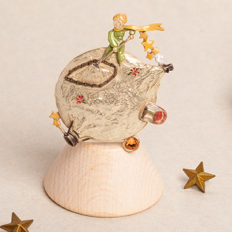 星の王子さま 304　火山のすす払い 12月中旬頃お届け予定＊【星の王子さま】すすはらいブローチ【当店